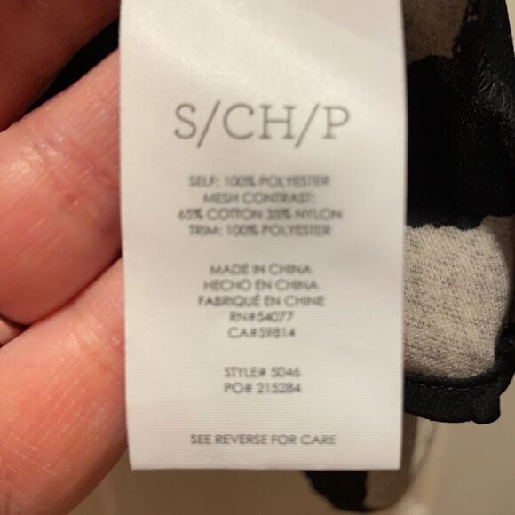 ✨CAbi 5046 Tivoli Zebra Print sleeveless top - Picture 5 of 8